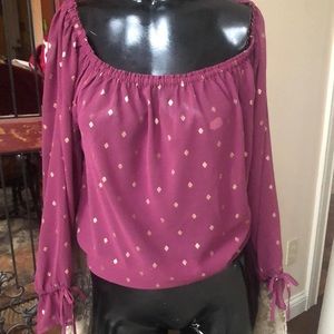 Aeroppstle off-shoulder blouse